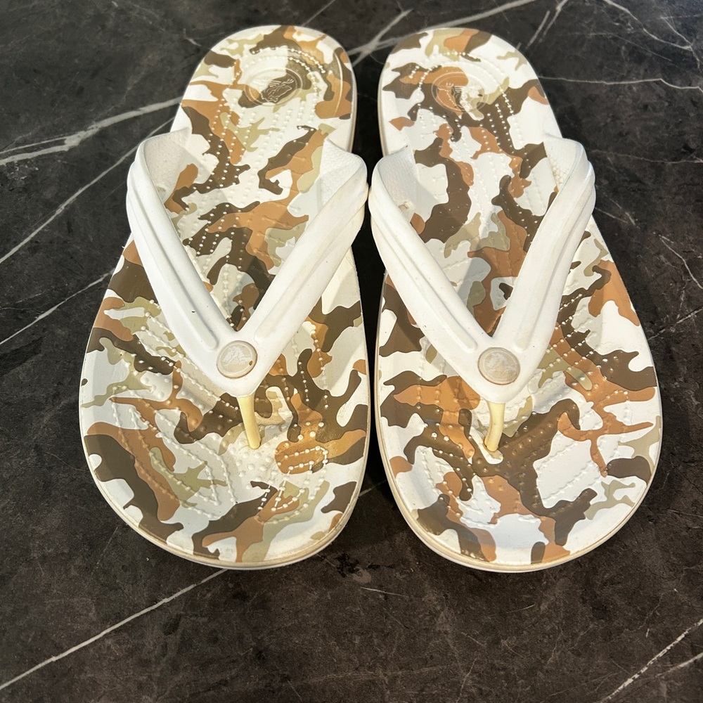 Camo Print Flip Flop Sandals - White Straps